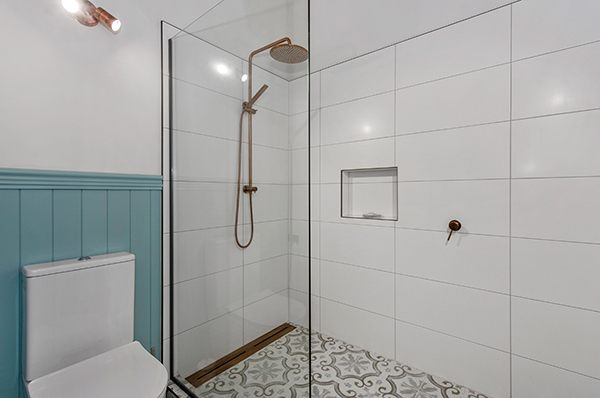 This renovation blended a mix of art deco and modern design, transforming the ensuite into a one-of-a-kind bathroom.