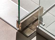 Example of a pivot door mechanism