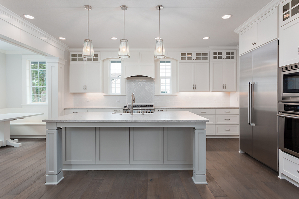 Country /  Farm House inspired kitchen with marble benchtop on kitchen island