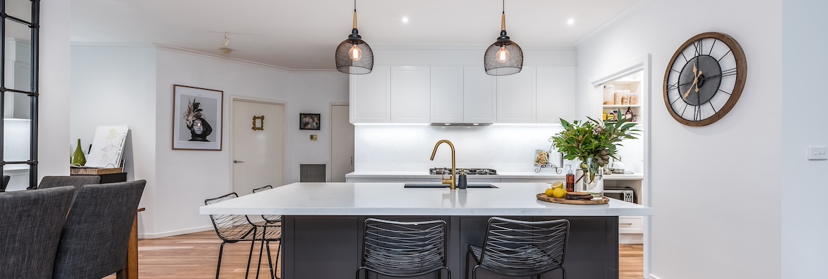 Kitchen with white and black colour palette